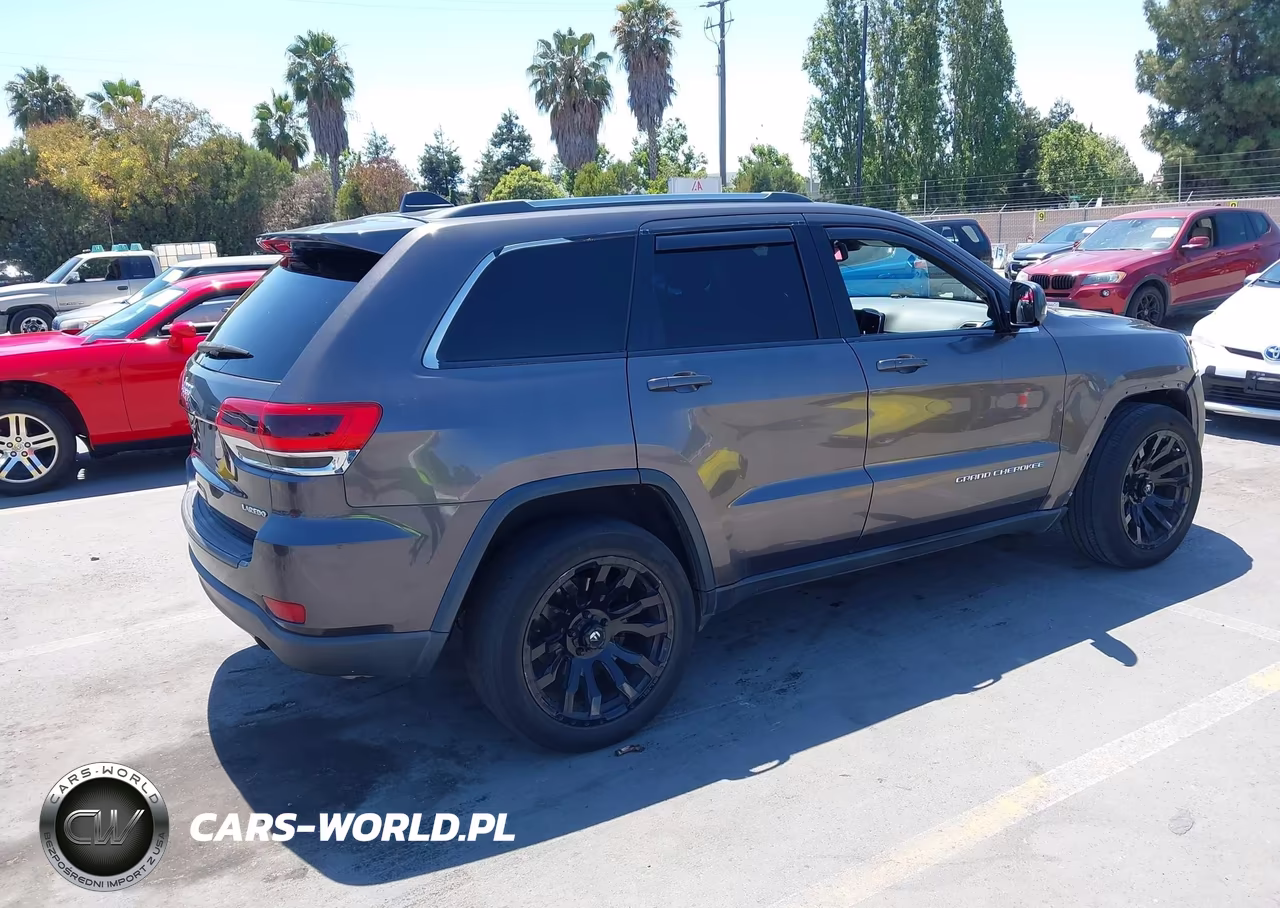 2015 Jeep Grand Cherokee Laredo VIN:1C4RJEAG9FC646819 - 4