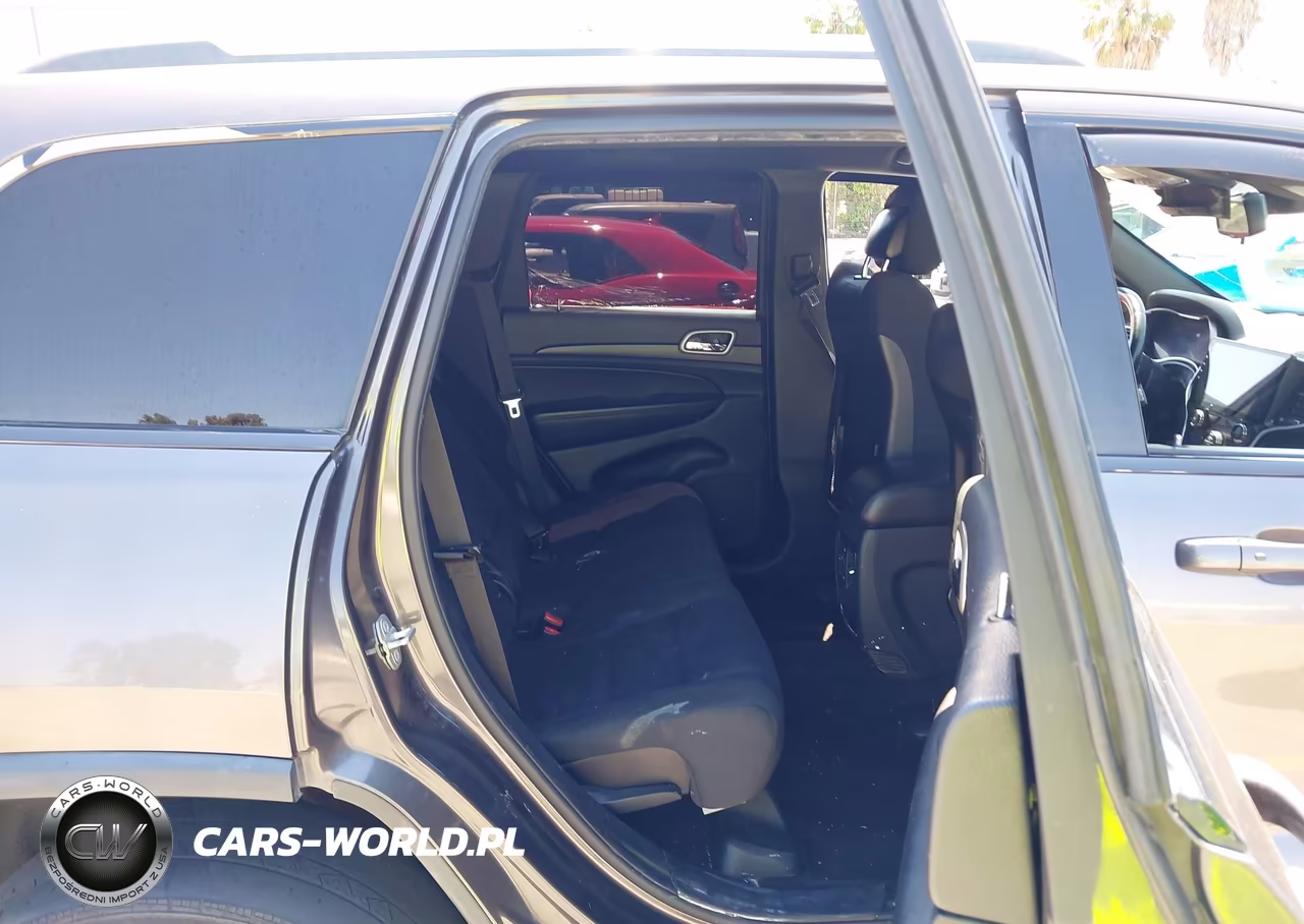 2015 Jeep Grand Cherokee Laredo VIN:1C4RJEAG9FC646819 - 8