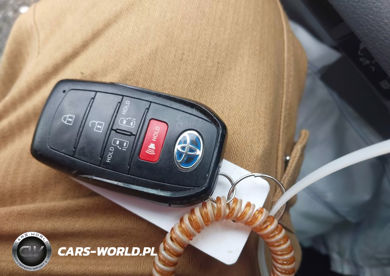 2021 Toyota Sienna Le VIN:5TDKRKECXMS056544 - 11