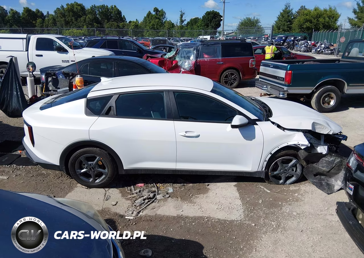 2025 Kia K4 Lxs VIN:3KPFT4DE6SE220624 - 14