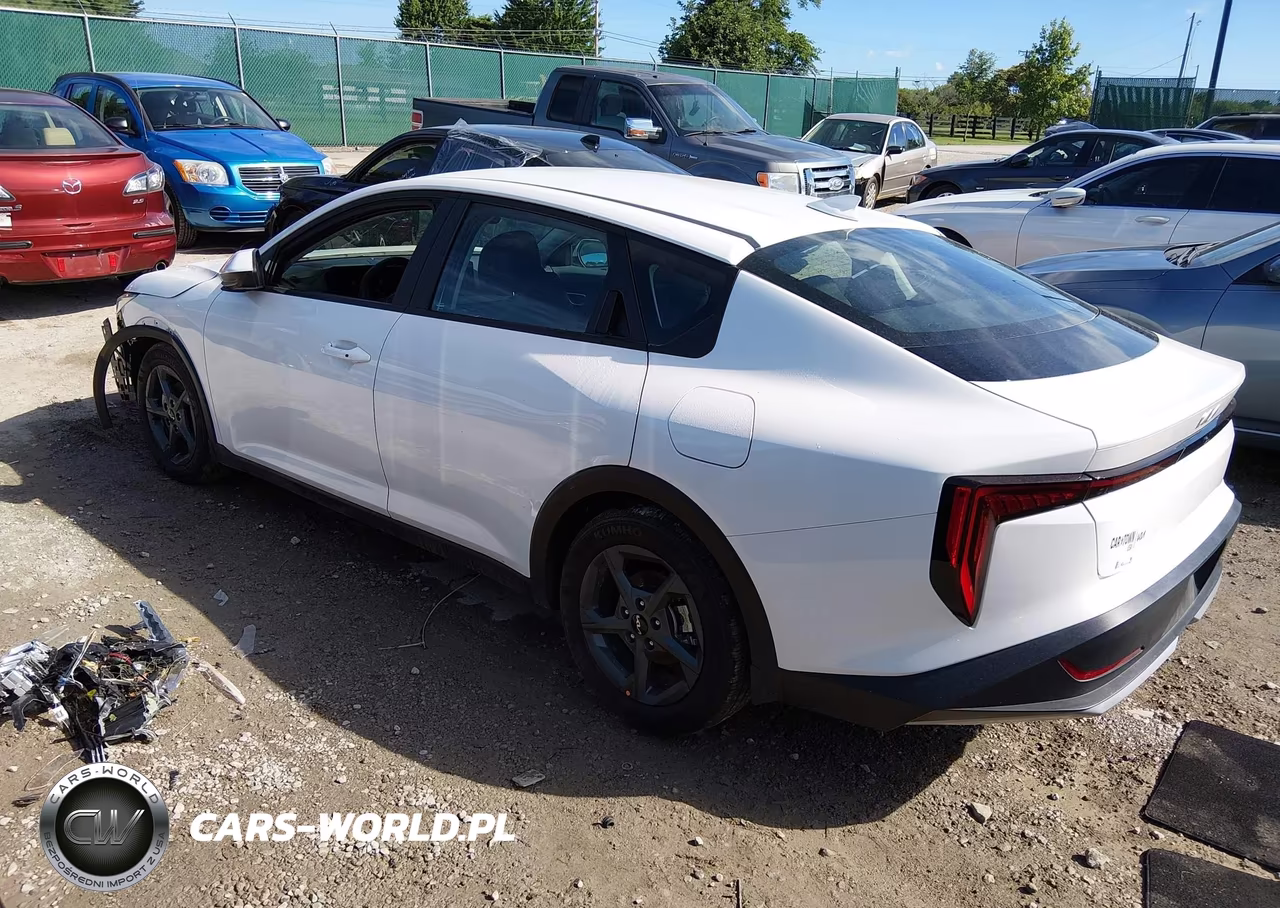 2025 Kia K4 Lxs VIN:3KPFT4DE6SE220624 - 3