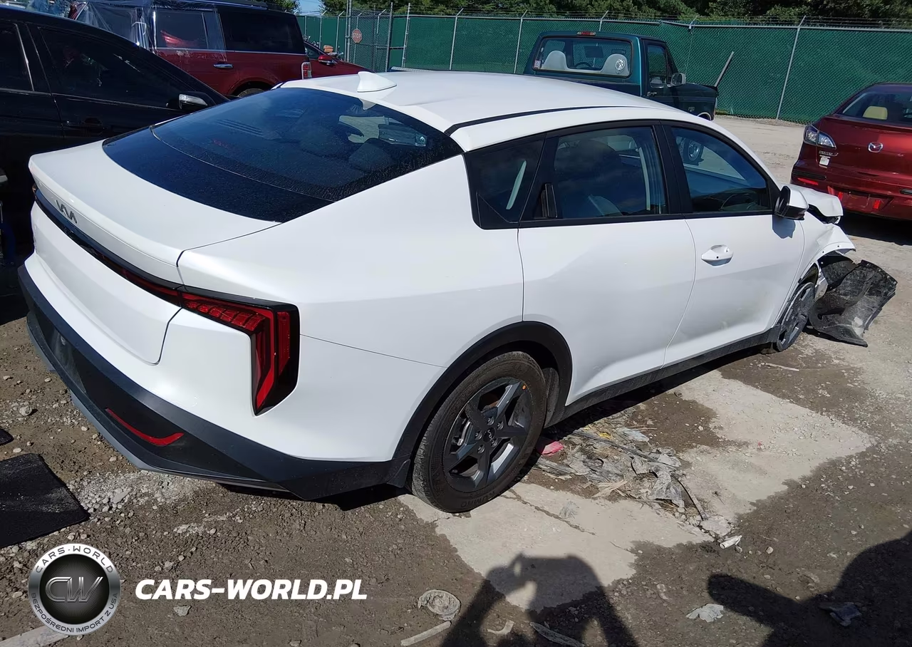2025 Kia K4 Lxs VIN:3KPFT4DE6SE220624 - 4