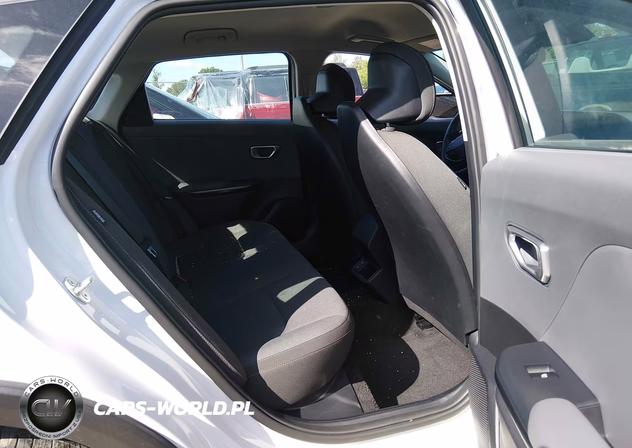 2025 Kia K4 Lxs VIN:3KPFT4DE6SE220624 - 8