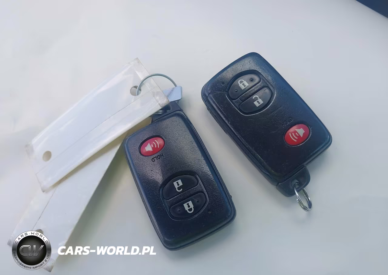 2015 Toyota Prius Two VIN:JTDKN3DU8F1882143 - 11