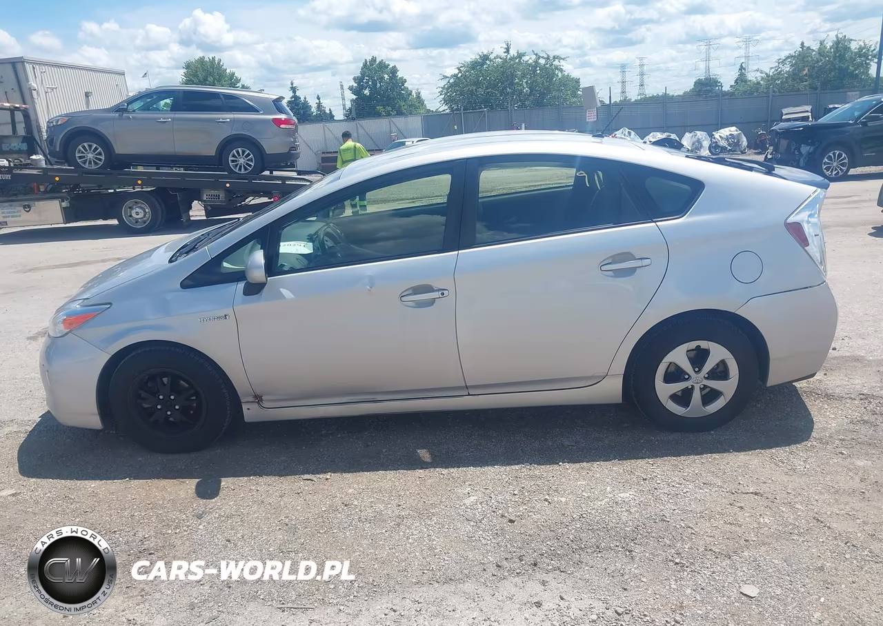 2015 Toyota Prius Two VIN:JTDKN3DU8F1882143 - 14
