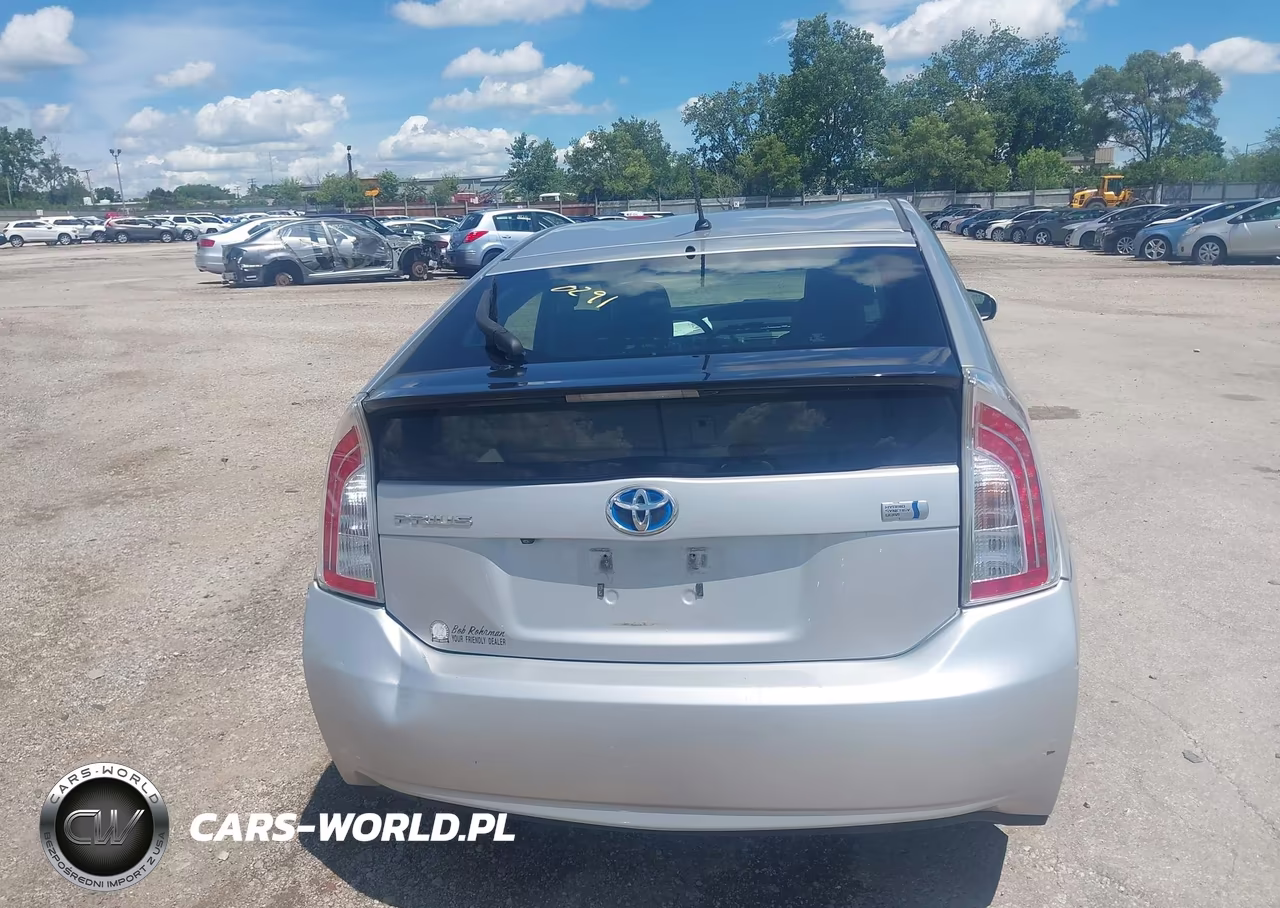 2015 Toyota Prius Two VIN:JTDKN3DU8F1882143 - 16