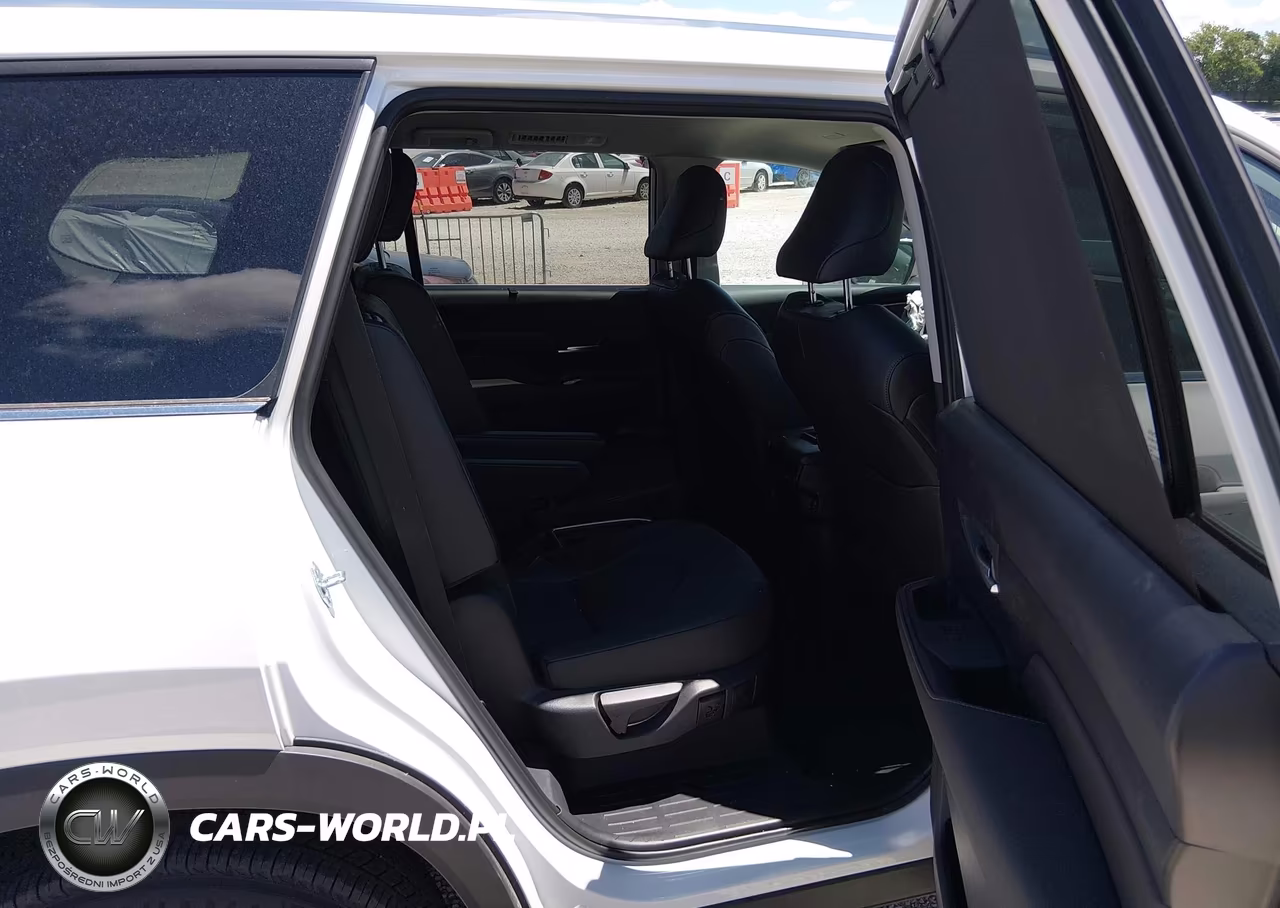 2026 Toyota Grand Highlander Xle VIN:5TDAAAB50TS108197 - 8