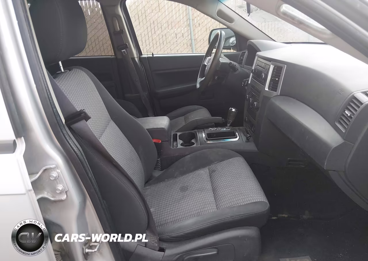 2008 Jeep Grand Cherokee Laredo VIN:1J8GR48K38C225694 - 5