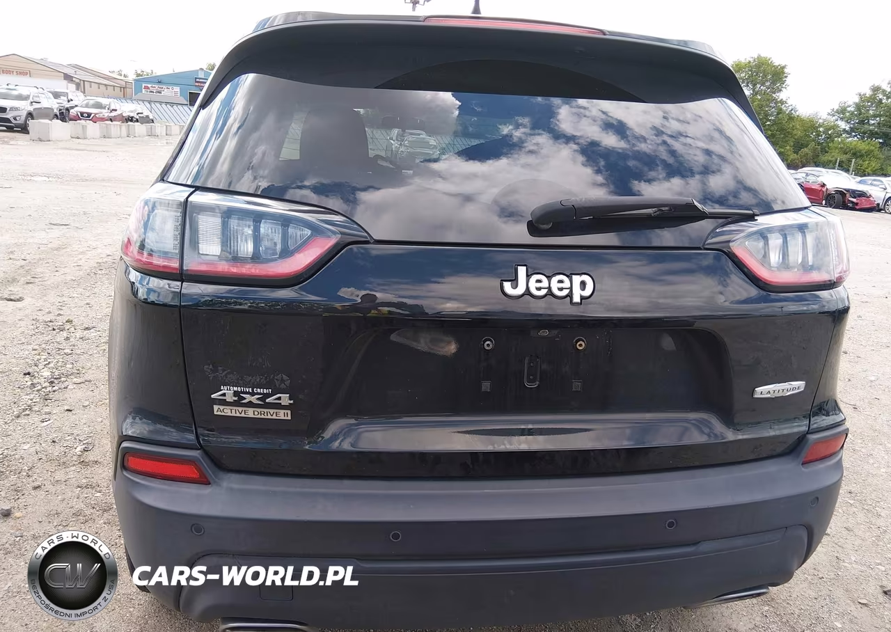 2019 Jeep Cherokee Latitude Plus 4X4 VIN:1C4PJMLX7KD121048 - 16