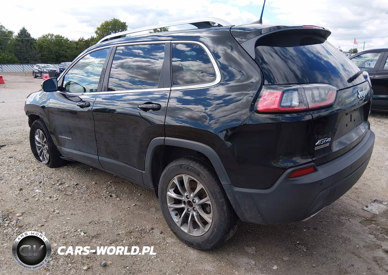 2019 Jeep Cherokee Latitude Plus 4X4 VIN:1C4PJMLX7KD121048 - 3