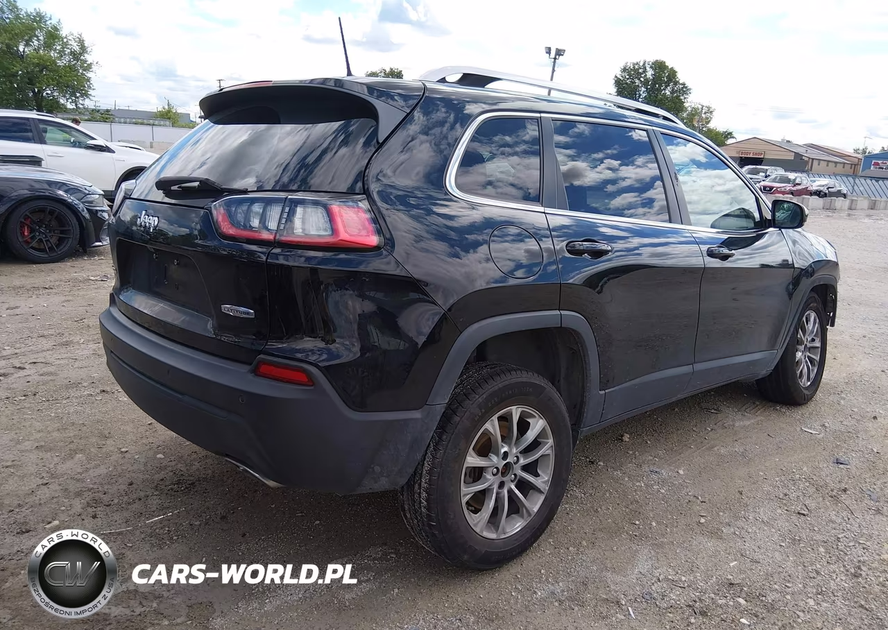 2019 Jeep Cherokee Latitude Plus 4X4 VIN:1C4PJMLX7KD121048 - 4