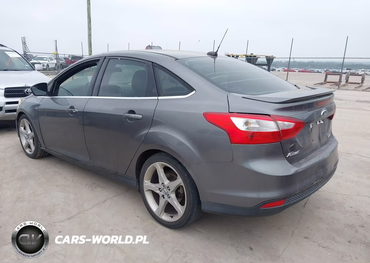 2012 Ford Focus Titanium VIN:1FAHP3J28CL409744 - 3