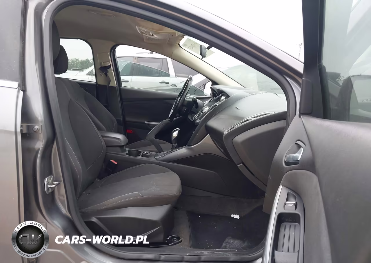 2012 Ford Focus Titanium VIN:1FAHP3J28CL409744 - 5