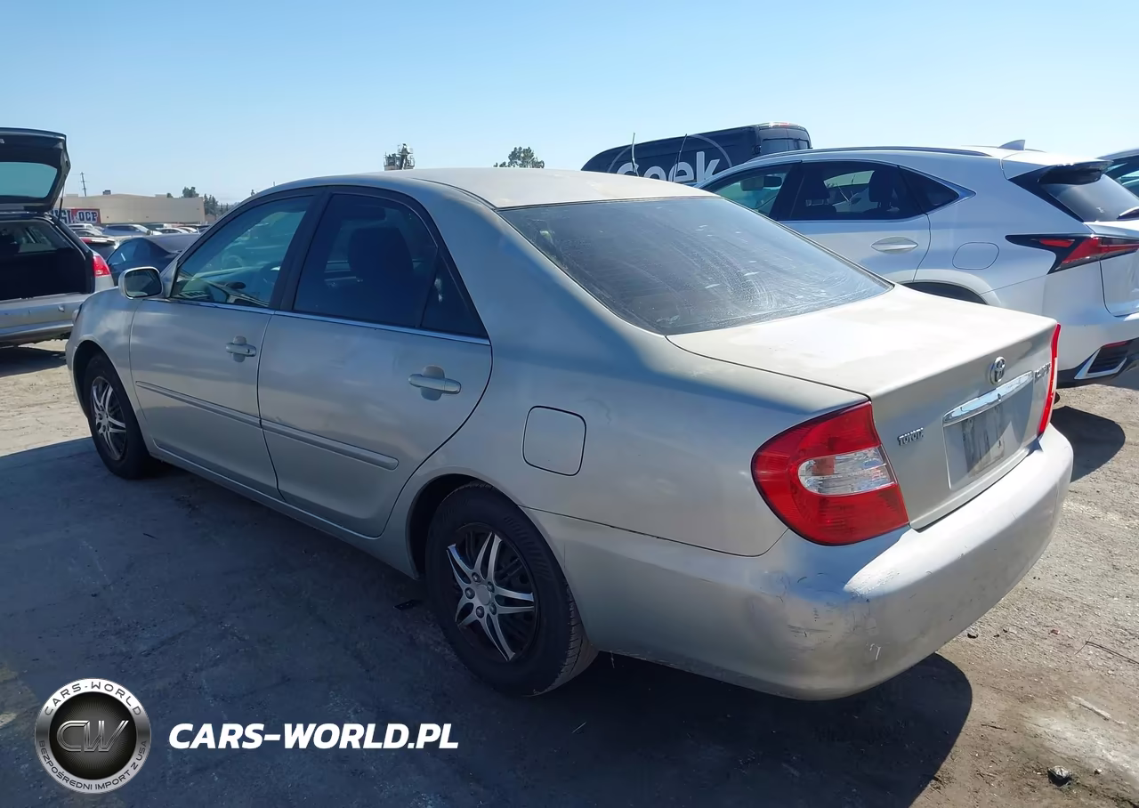 2003 Toyota Camry Le VIN:JTDBE32K330226502 - 3