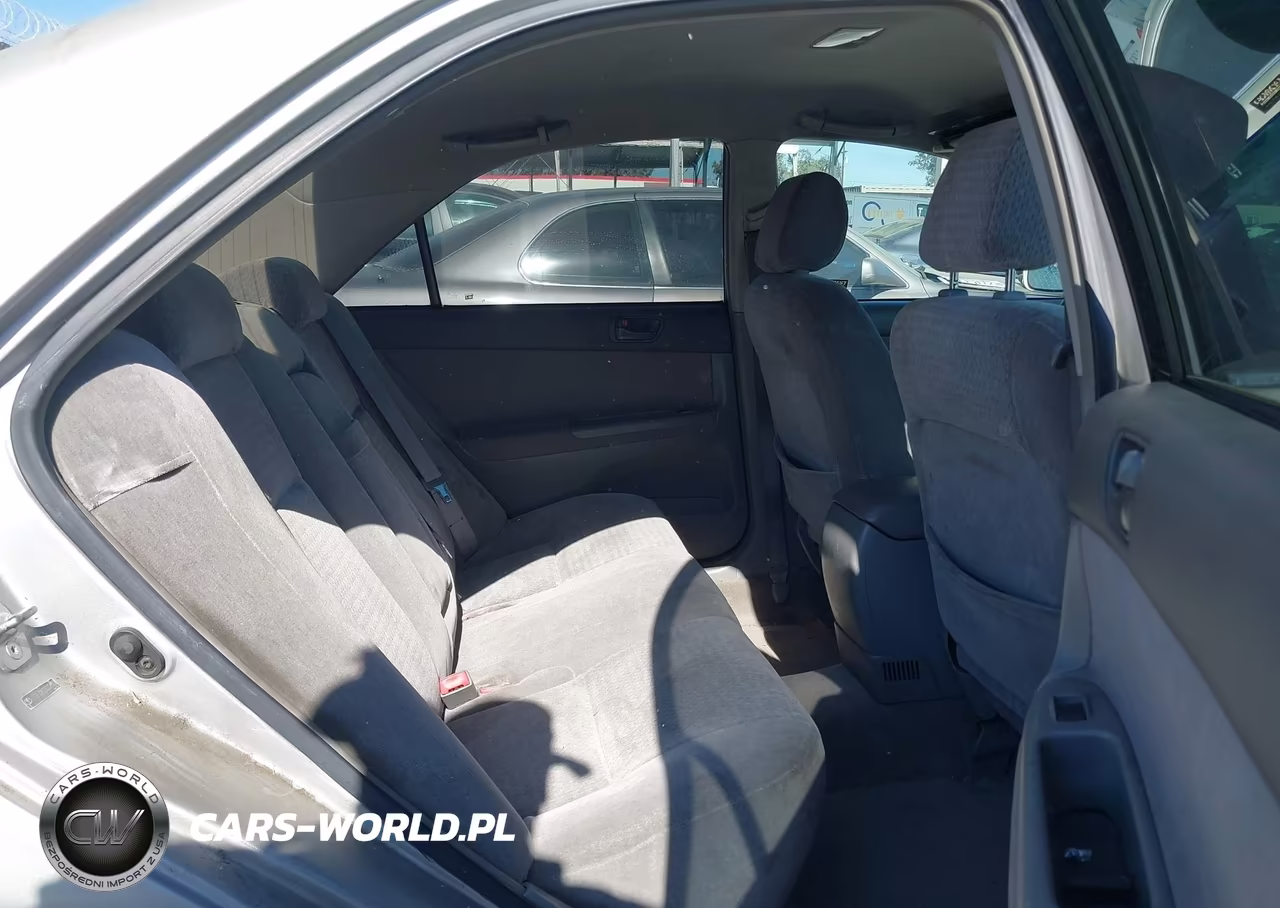 2003 Toyota Camry Le VIN:JTDBE32K330226502 - 8