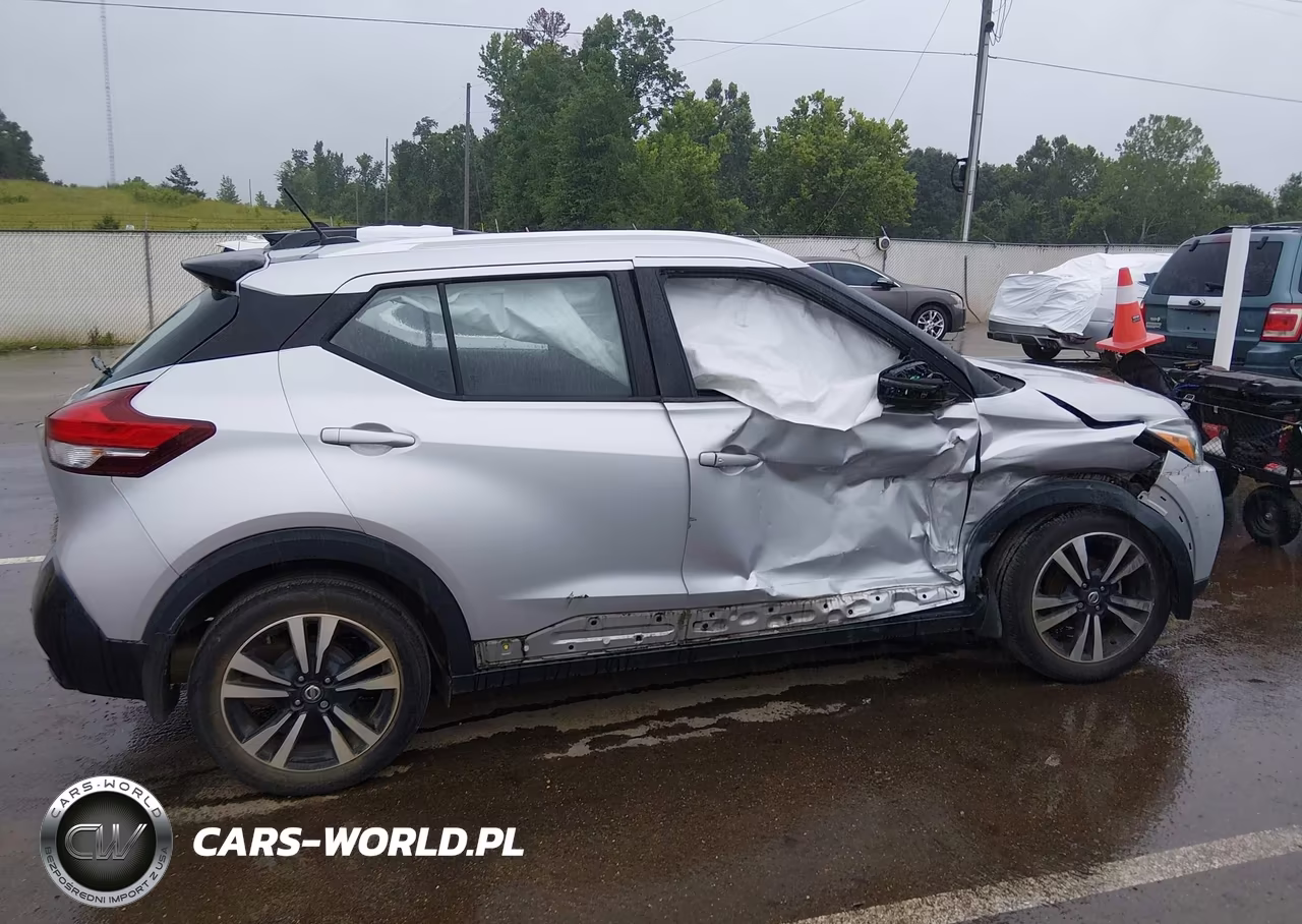 2018 Nissan Kicks Sr VIN:3N1CP5CU1JL507629 - 13