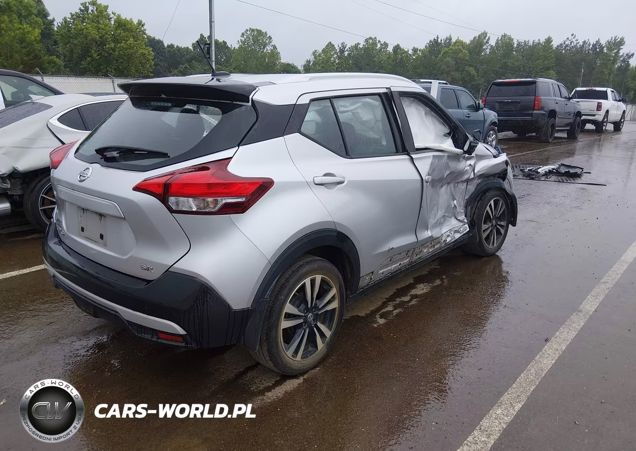 2018 Nissan Kicks Sr VIN:3N1CP5CU1JL507629 - 4
