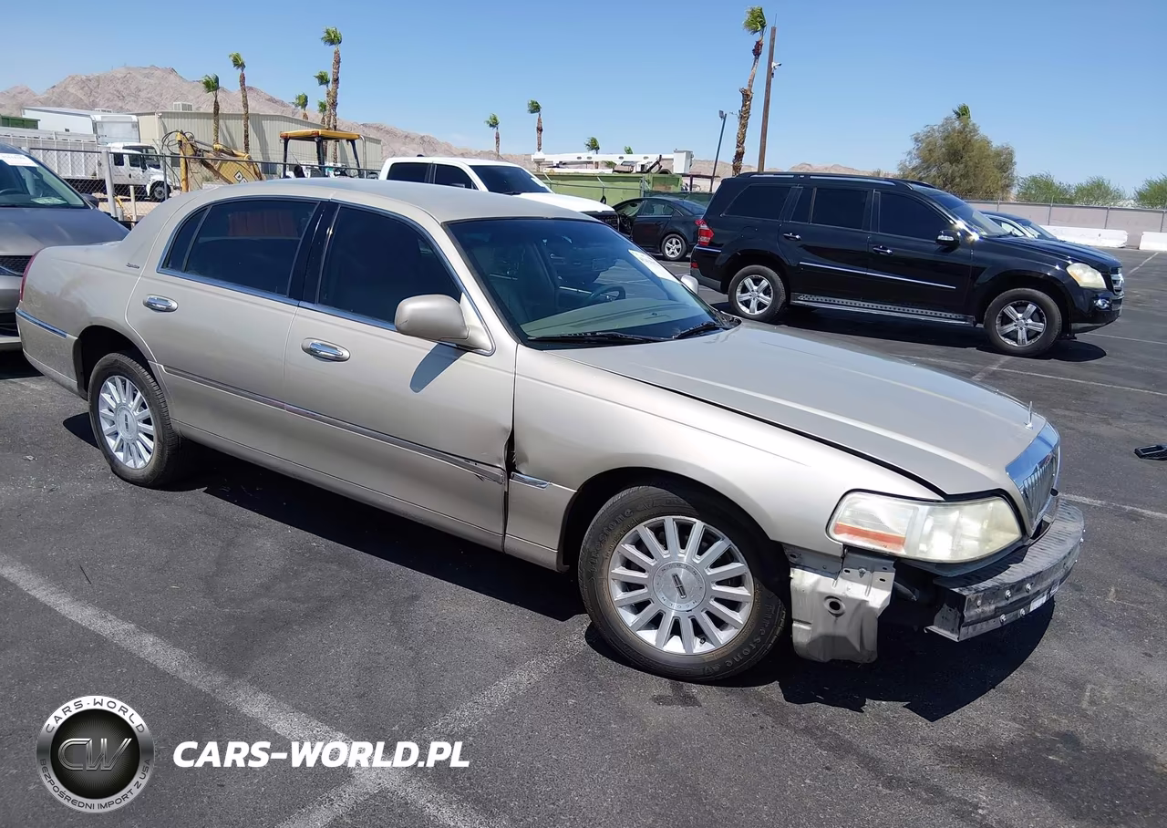 2004 Lincoln Town Car Signature