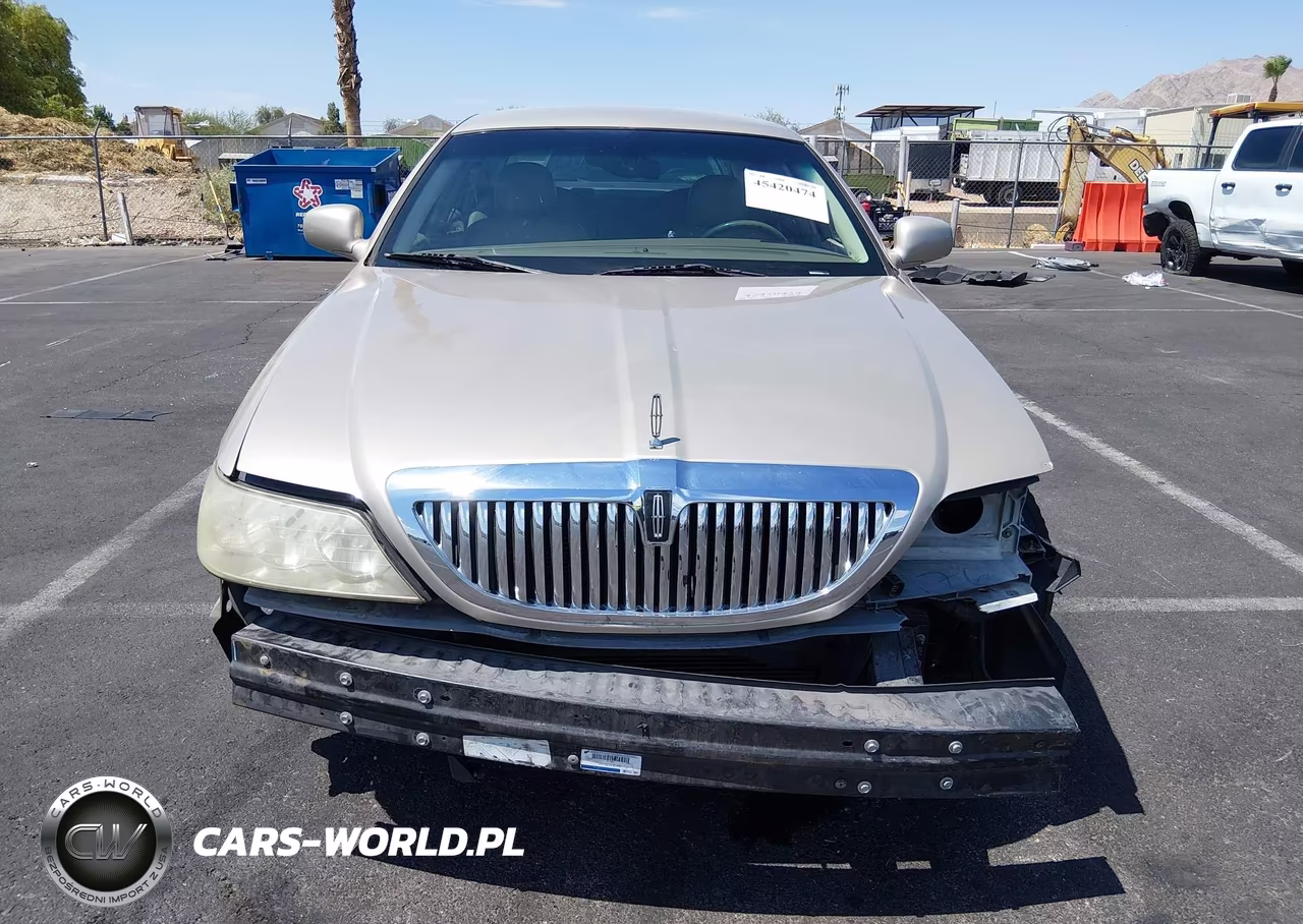 2004 Lincoln Town Car Signature VIN:1LNHM81W54Y678061 - 13