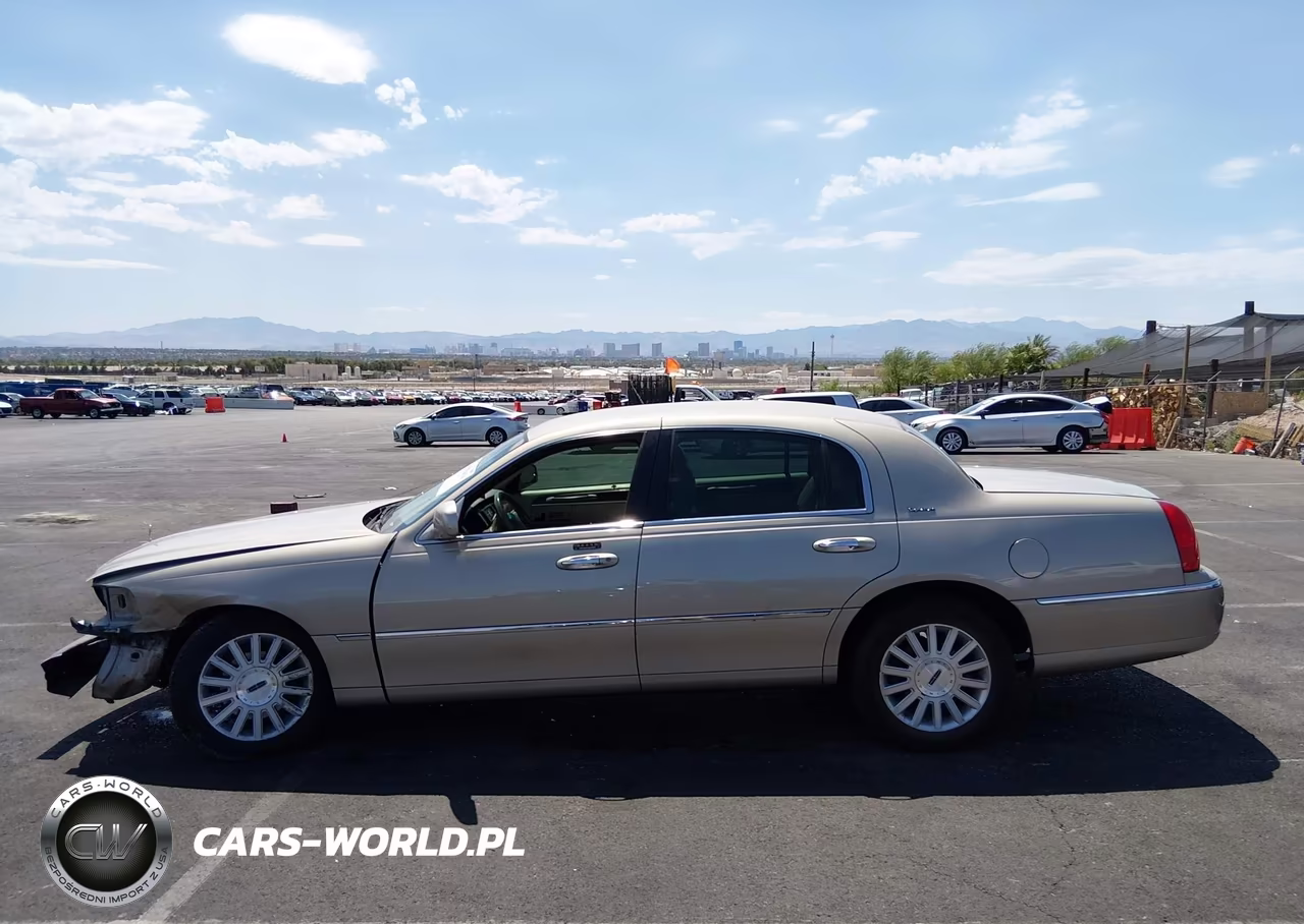 2004 Lincoln Town Car Signature VIN:1LNHM81W54Y678061 - 15
