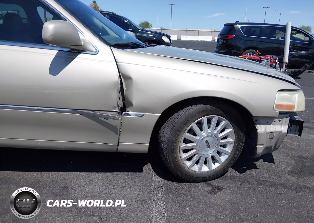 2004 Lincoln Town Car Signature VIN:1LNHM81W54Y678061 - 6