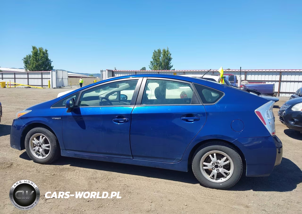 2011 Toyota Prius Two VIN:JTDKN3DUXB0314105 - 14
