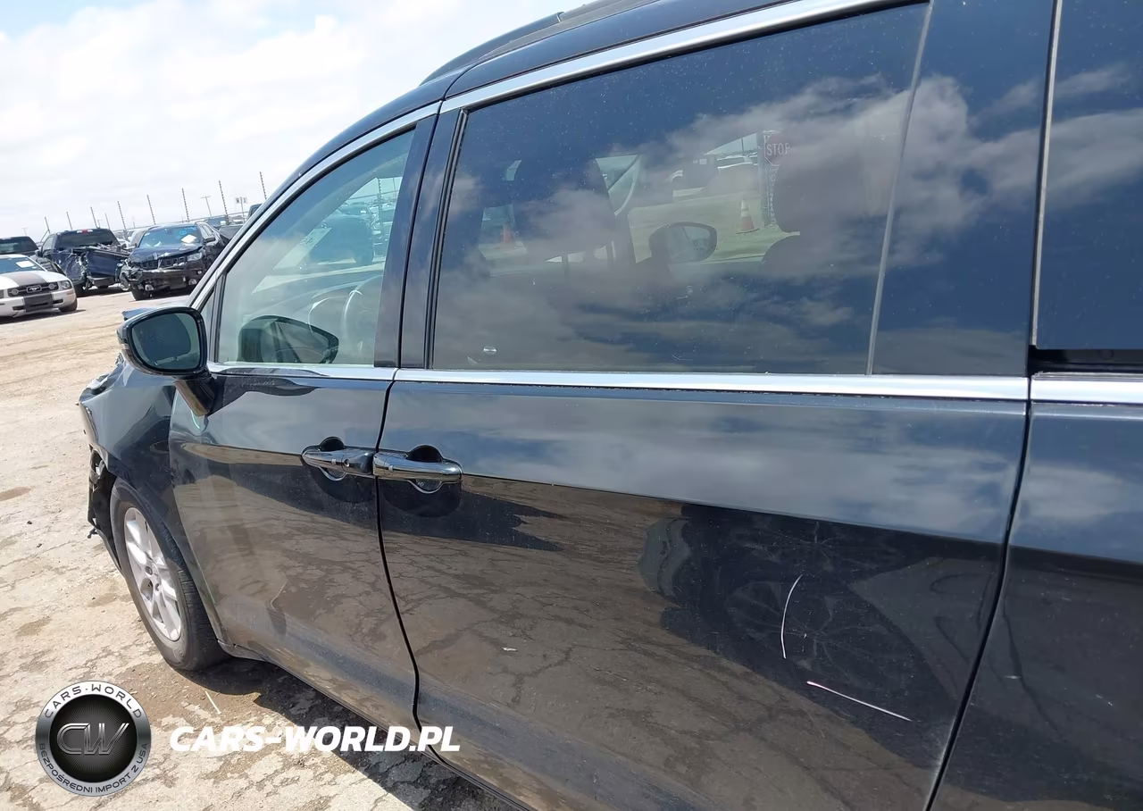 2022 Chrysler Pacifica Touring L VIN:2C4RC1BG4NR229485 - 15
