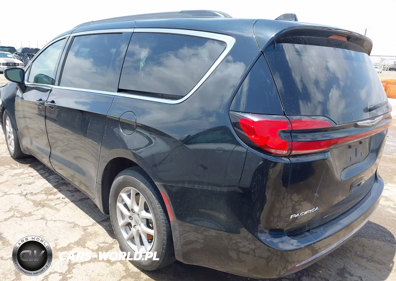 2022 Chrysler Pacifica Touring L VIN:2C4RC1BG4NR229485 - 3