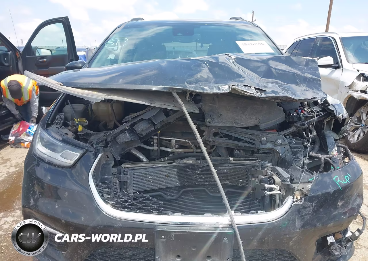 2022 Chrysler Pacifica Touring L VIN:2C4RC1BG4NR229485 - 6