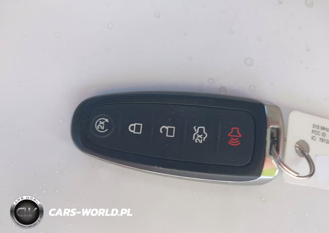 2018 Ford Escape Titanium VIN:1FMCU9J9XJUA25223 - 11