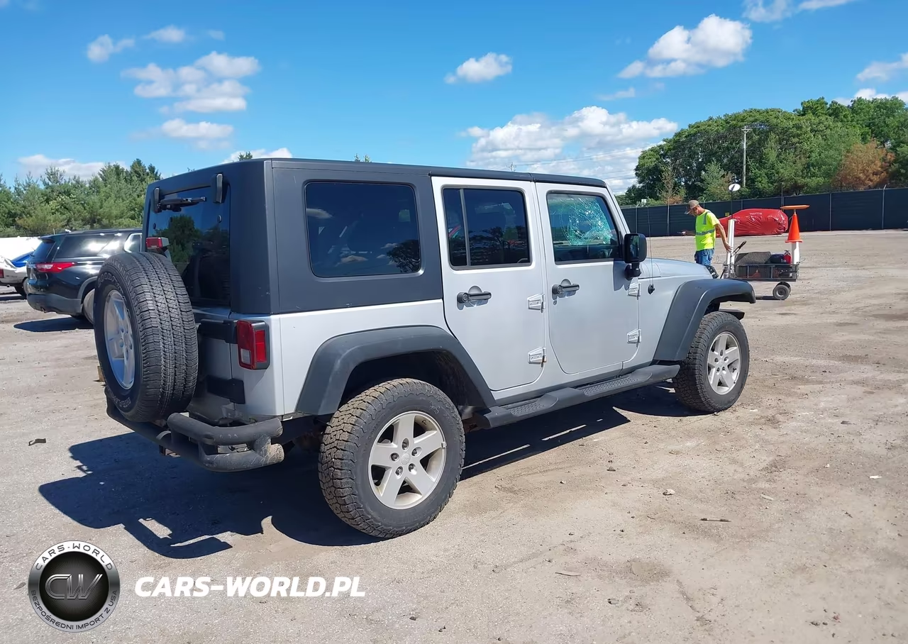 2008 Jeep Wrangler Unlimited X VIN:1J4GA39138L527169 - 4