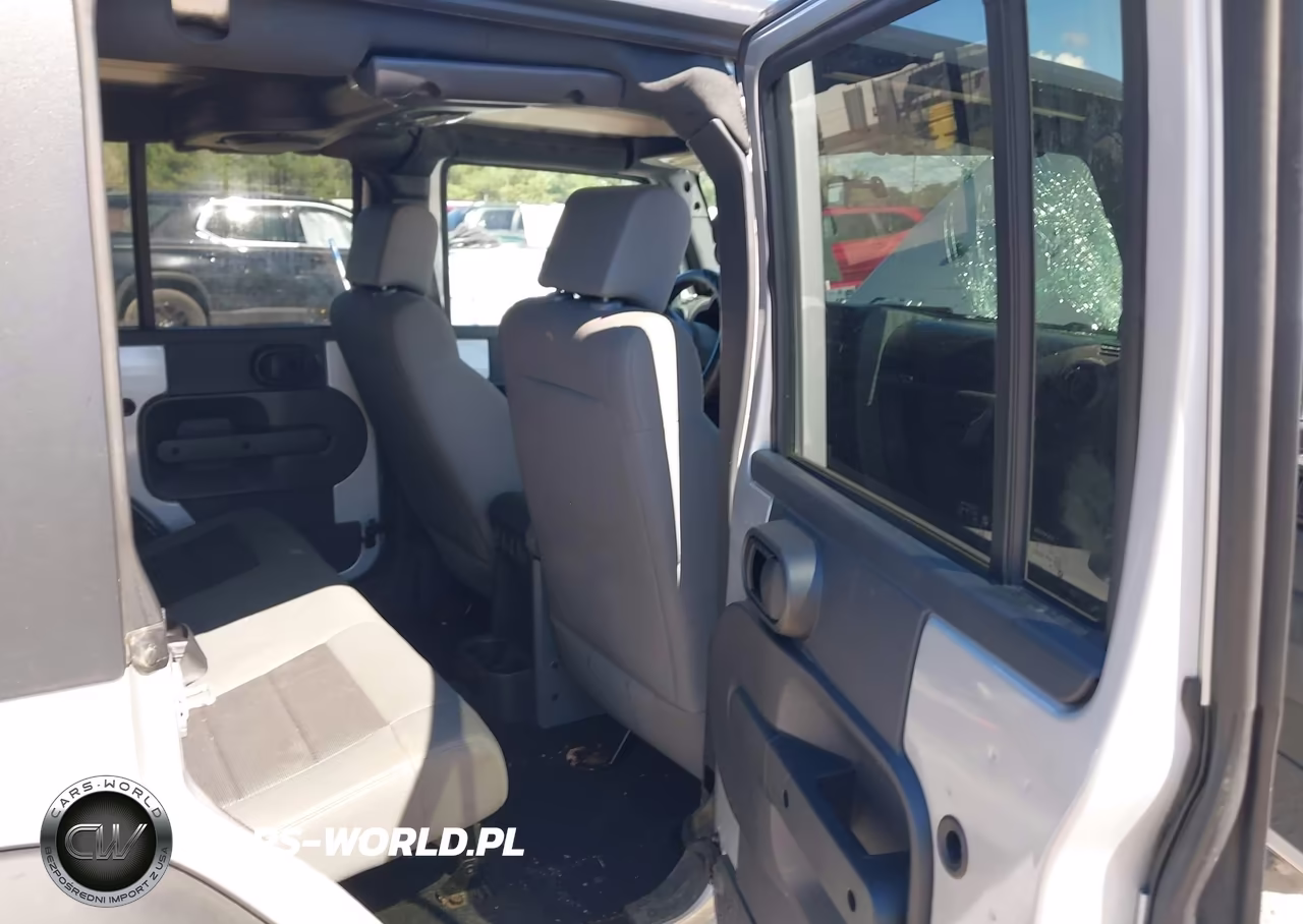 2008 Jeep Wrangler Unlimited X VIN:1J4GA39138L527169 - 8
