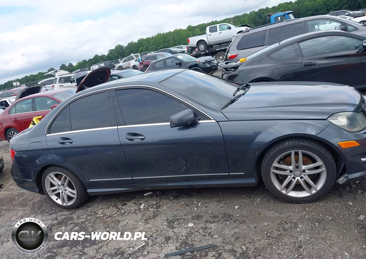 2013 Mercedes-Benz C 250 Sport VIN:WDDGF4HBXDA841534 - 13