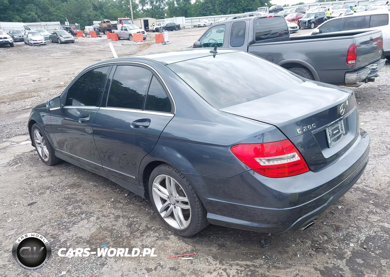 2013 Mercedes-Benz C 250 Sport VIN:WDDGF4HBXDA841534 - 3