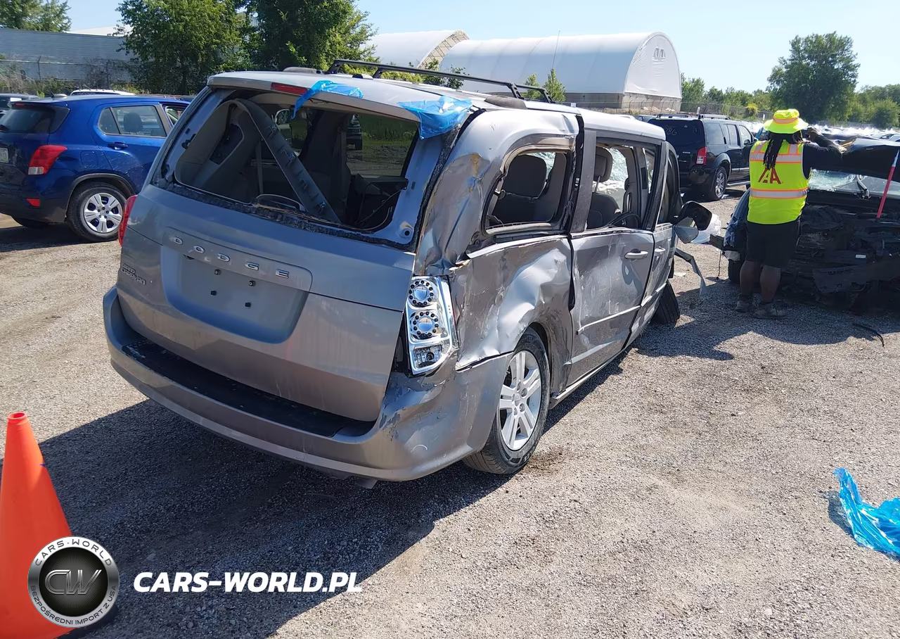 2013 Dodge Grand Caravan Crew VIN:2C4RDGDG4DR617862 - 4