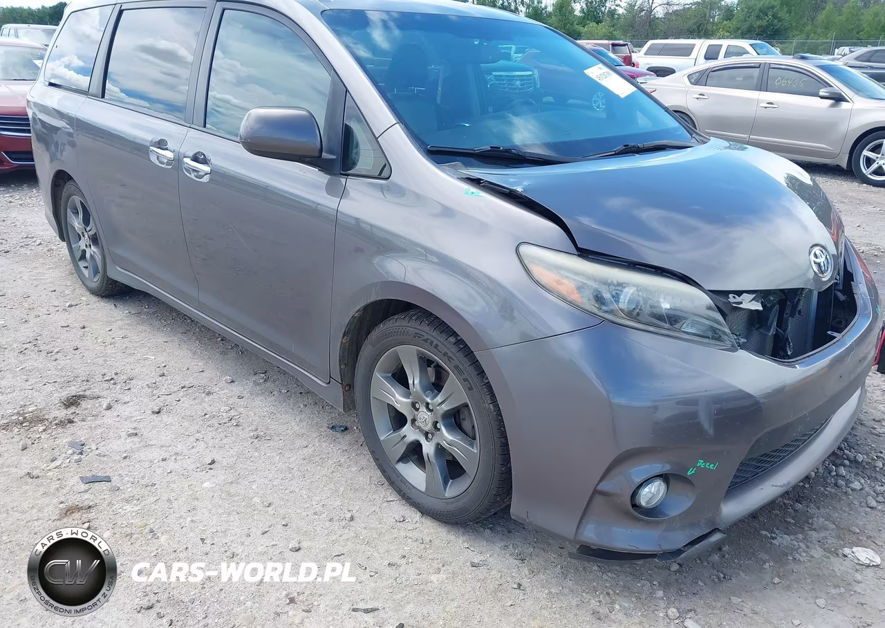 2015 Toyota Sienna Se 8 Passenger