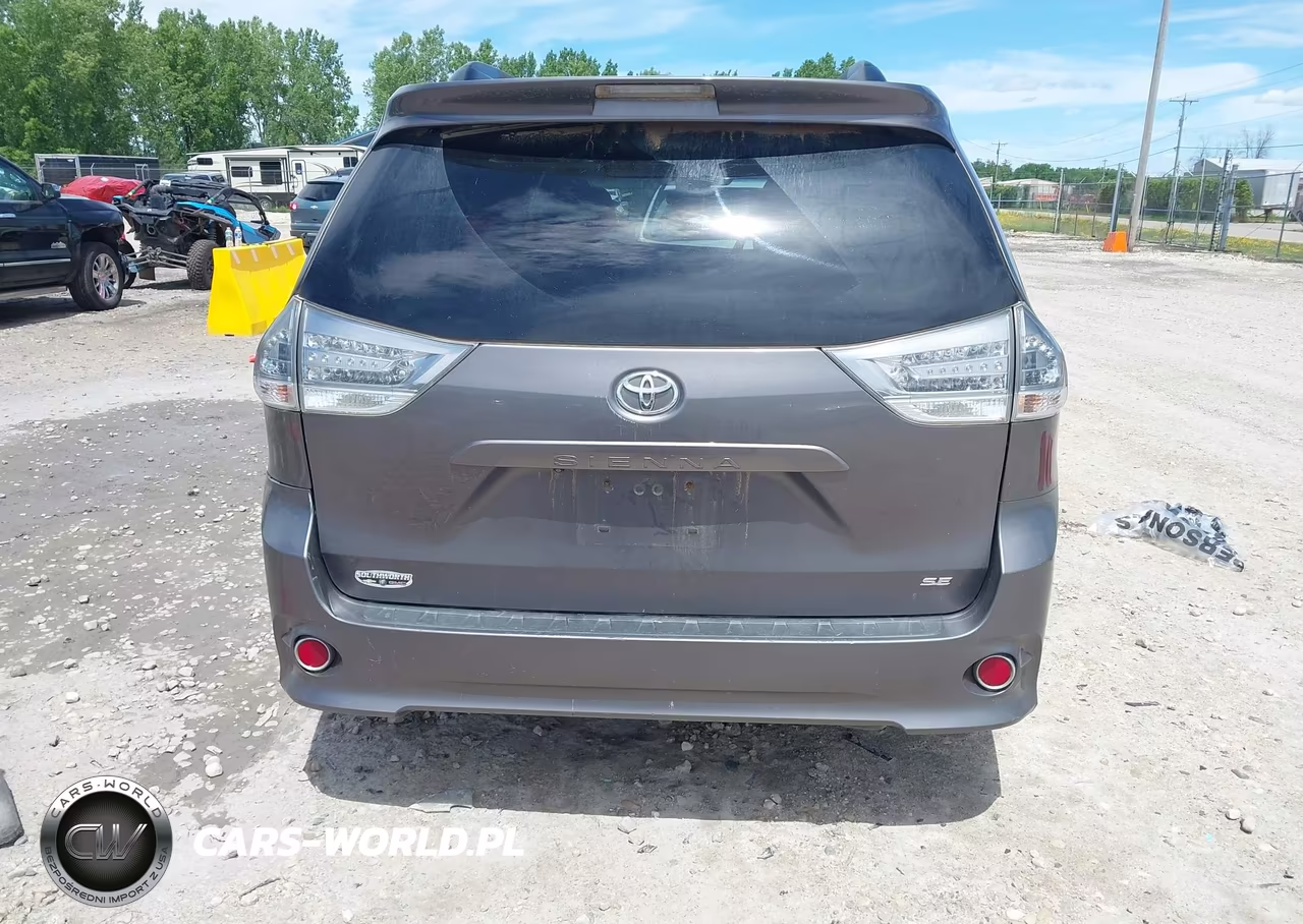 2015 Toyota Sienna Se 8 Passenger VIN:5TDXK3DC3FS565220 - 17
