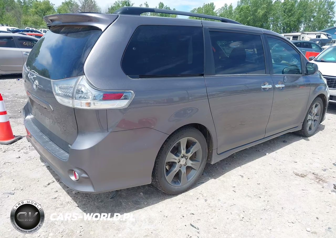 2015 Toyota Sienna Se 8 Passenger VIN:5TDXK3DC3FS565220 - 4