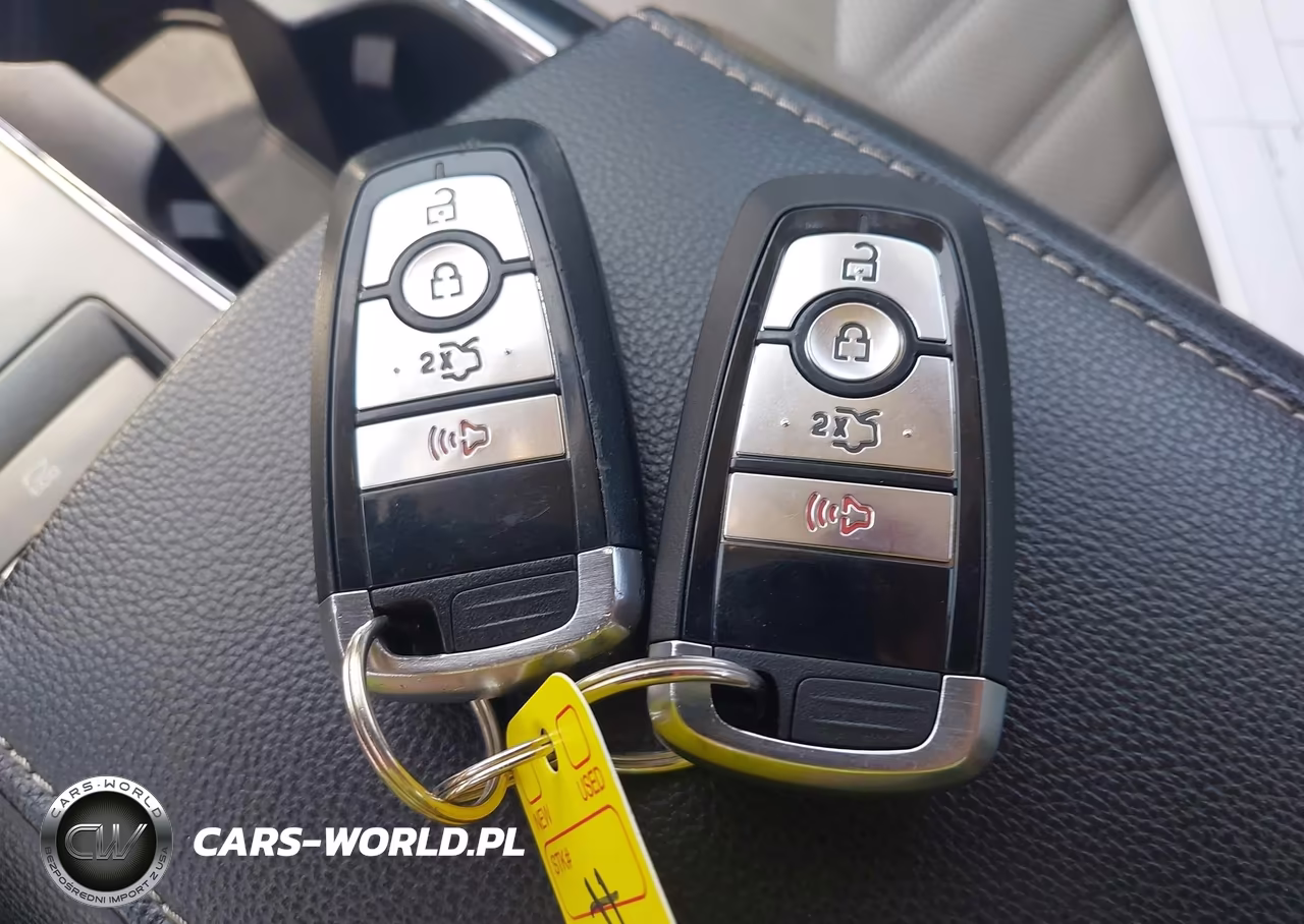 2018 Ford Fusion Hybrid S VIN:3FA6P0UUXJR212737 - 11