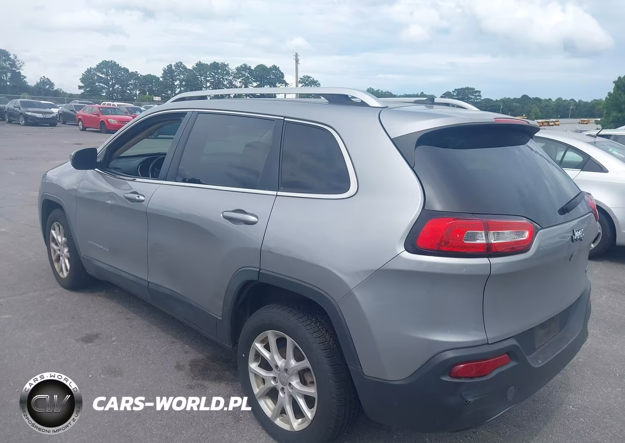 2015 Jeep Cherokee Latitude VIN:1C4PJLCB3FW627629 - 3