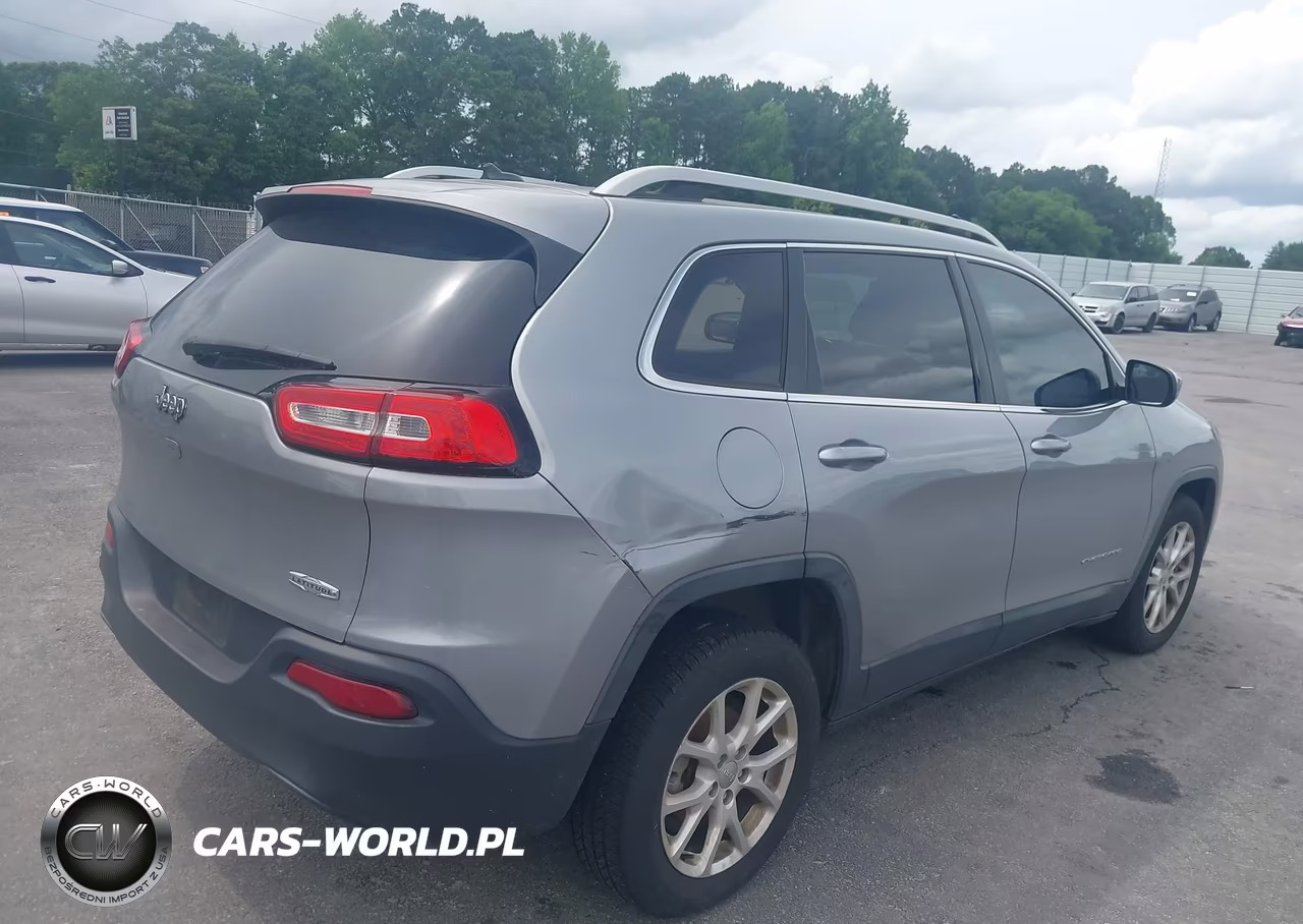 2015 Jeep Cherokee Latitude VIN:1C4PJLCB3FW627629 - 4