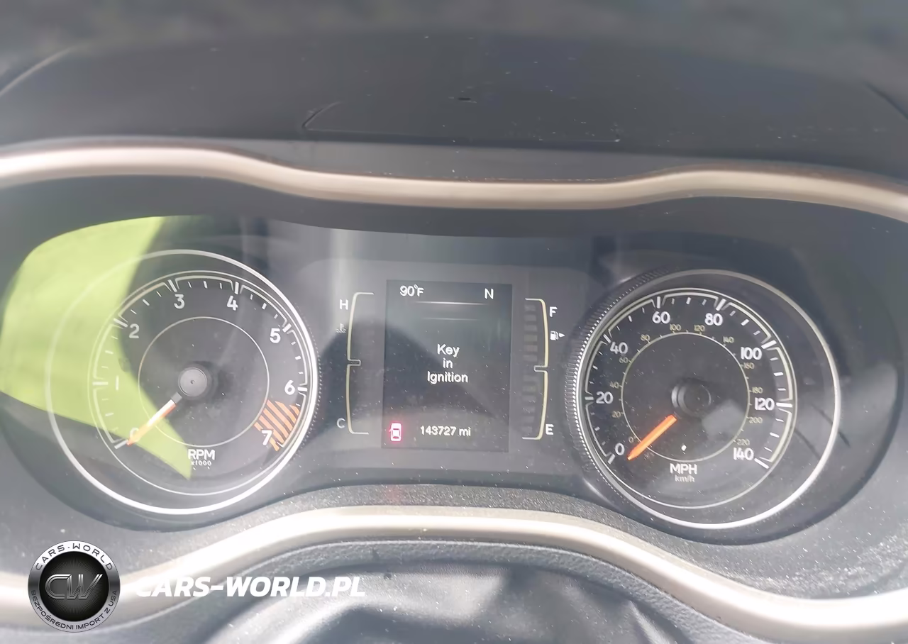 2015 Jeep Cherokee Latitude VIN:1C4PJLCB3FW627629 - 7