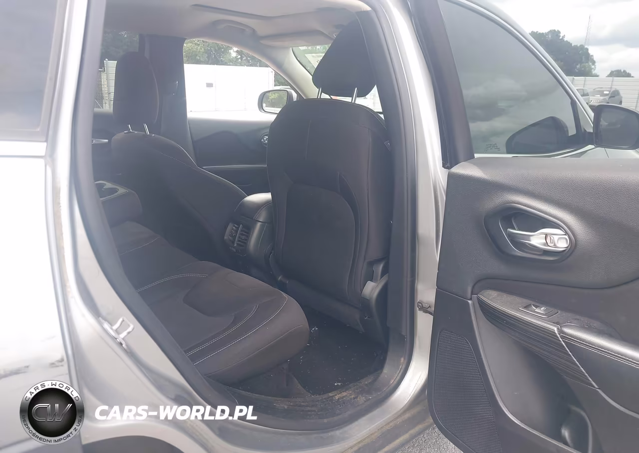 2015 Jeep Cherokee Latitude VIN:1C4PJLCB3FW627629 - 8