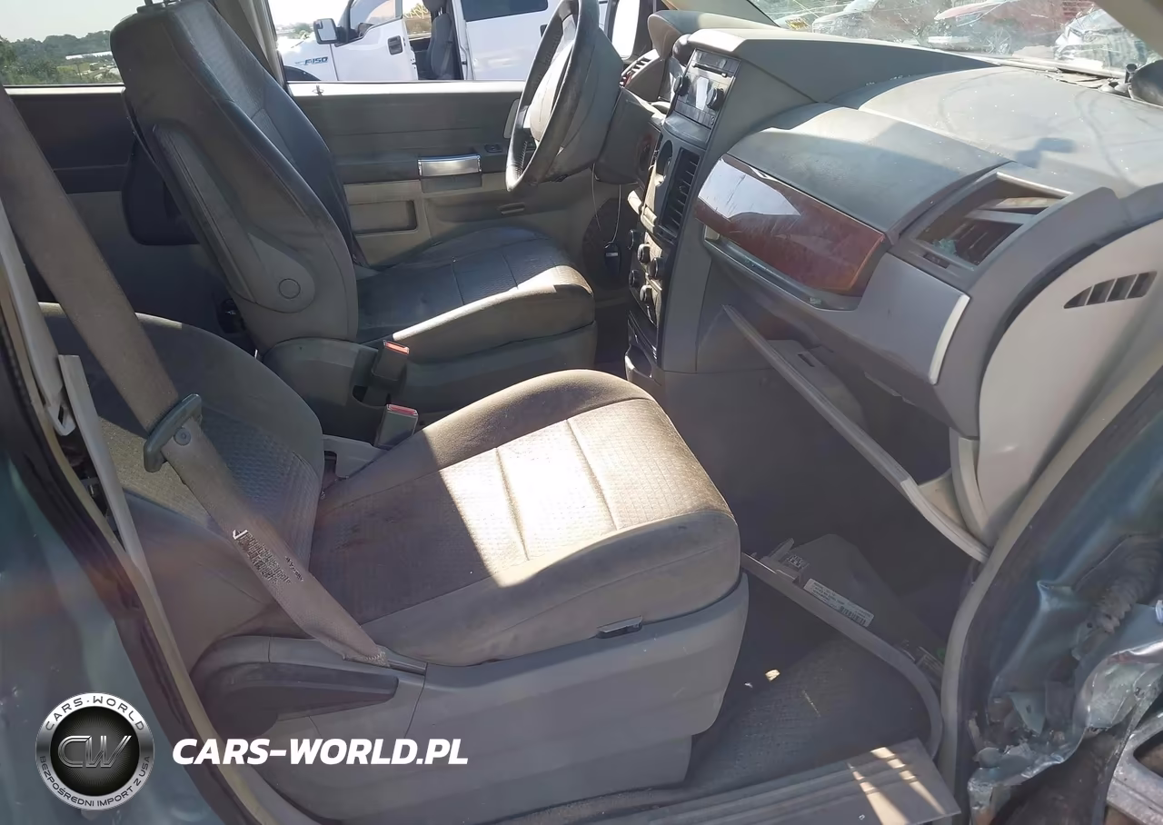 2008 Chrysler Town & Country Touring VIN:2A8HR54P18R609654 - 5