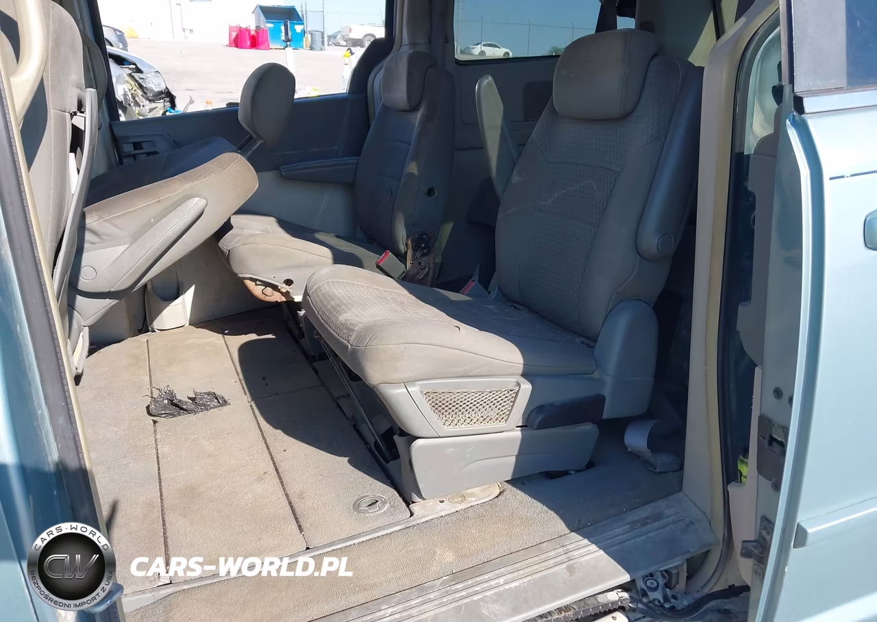 2008 Chrysler Town & Country Touring VIN:2A8HR54P18R609654 - 8