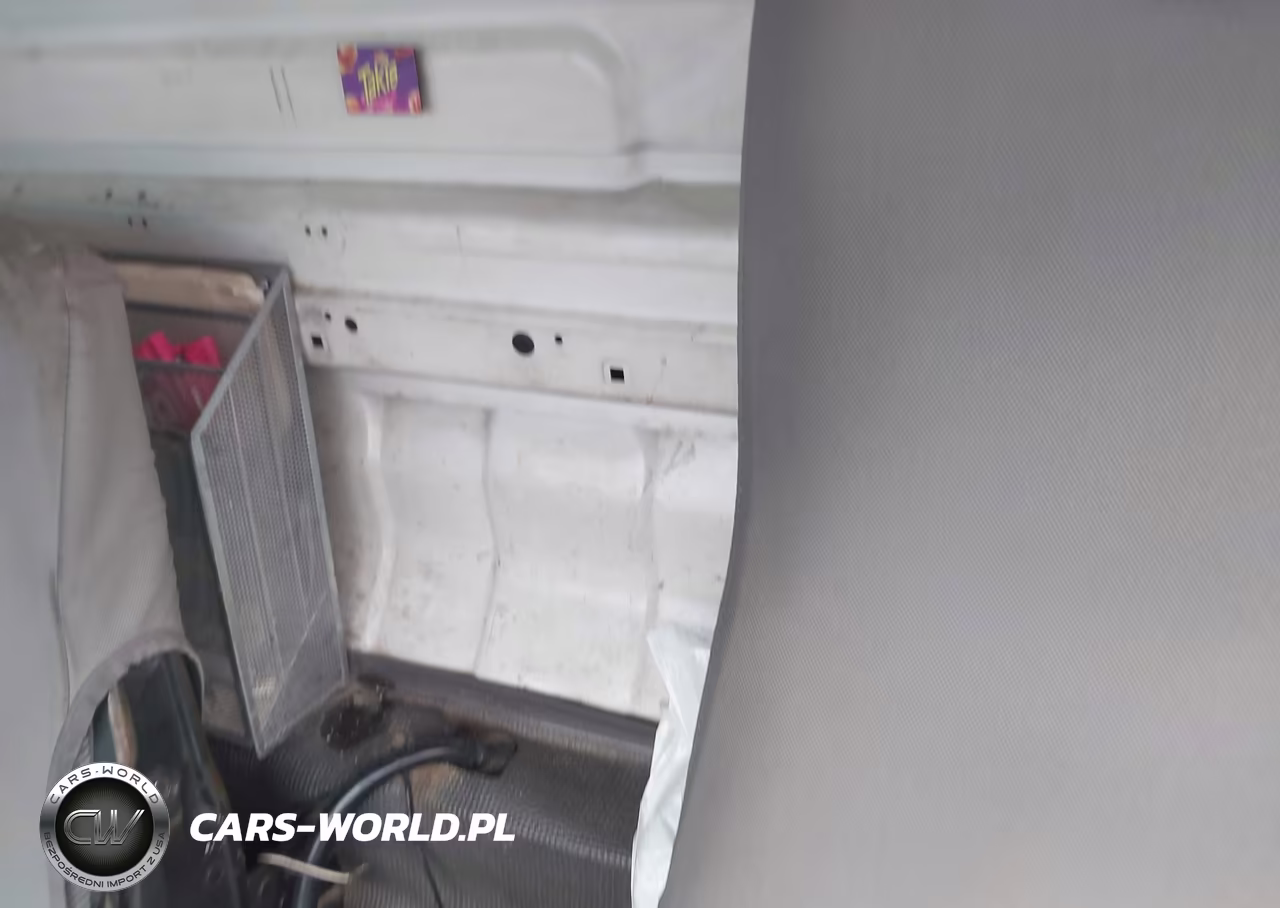 2000 Isuzu Npr VIN:4KLC4B1R6YJ803203 - 7