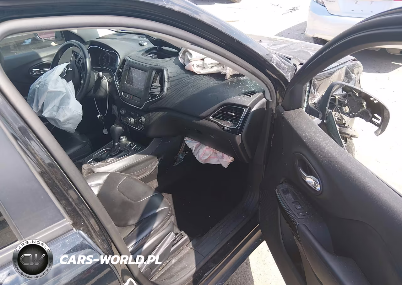 2019 Jeep Cherokee Altitude 4X4 VIN:1C4PJMLB6KD291812 - 5