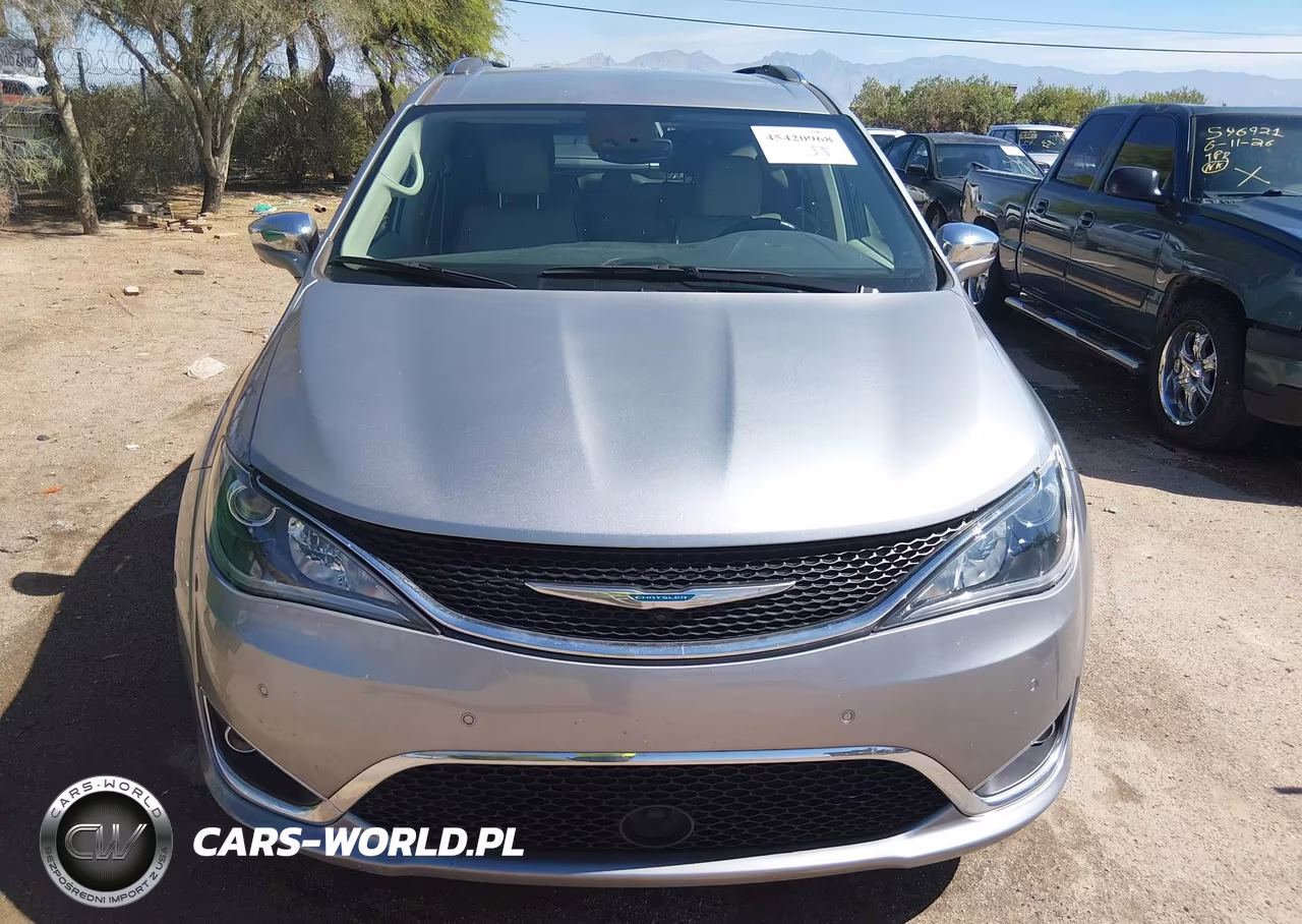 2020 Chrysler Pacifica Hybrid Limited VIN:2C4RC1N76LR113648 - 11