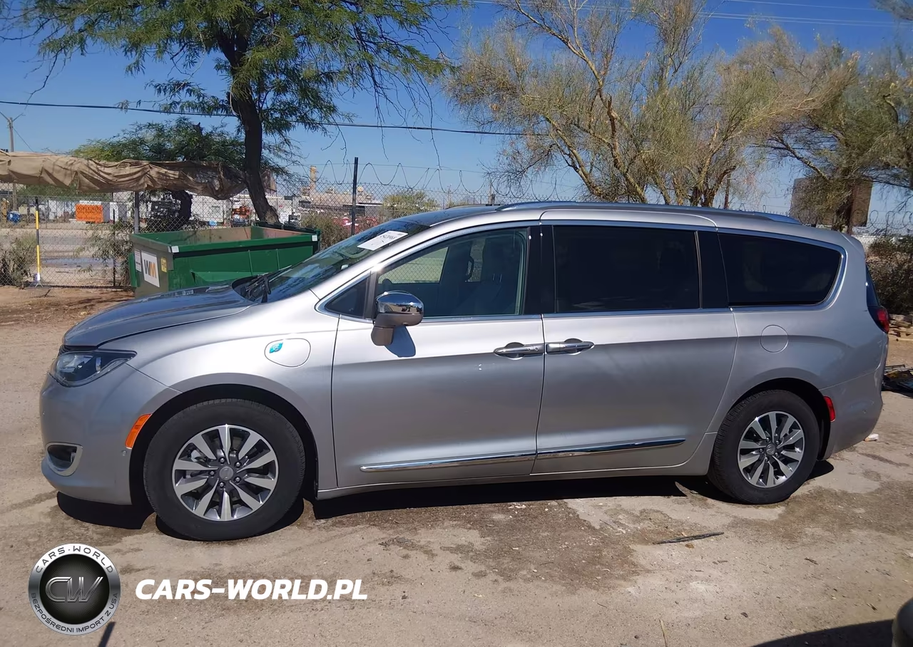 2020 Chrysler Pacifica Hybrid Limited VIN:2C4RC1N76LR113648 - 13