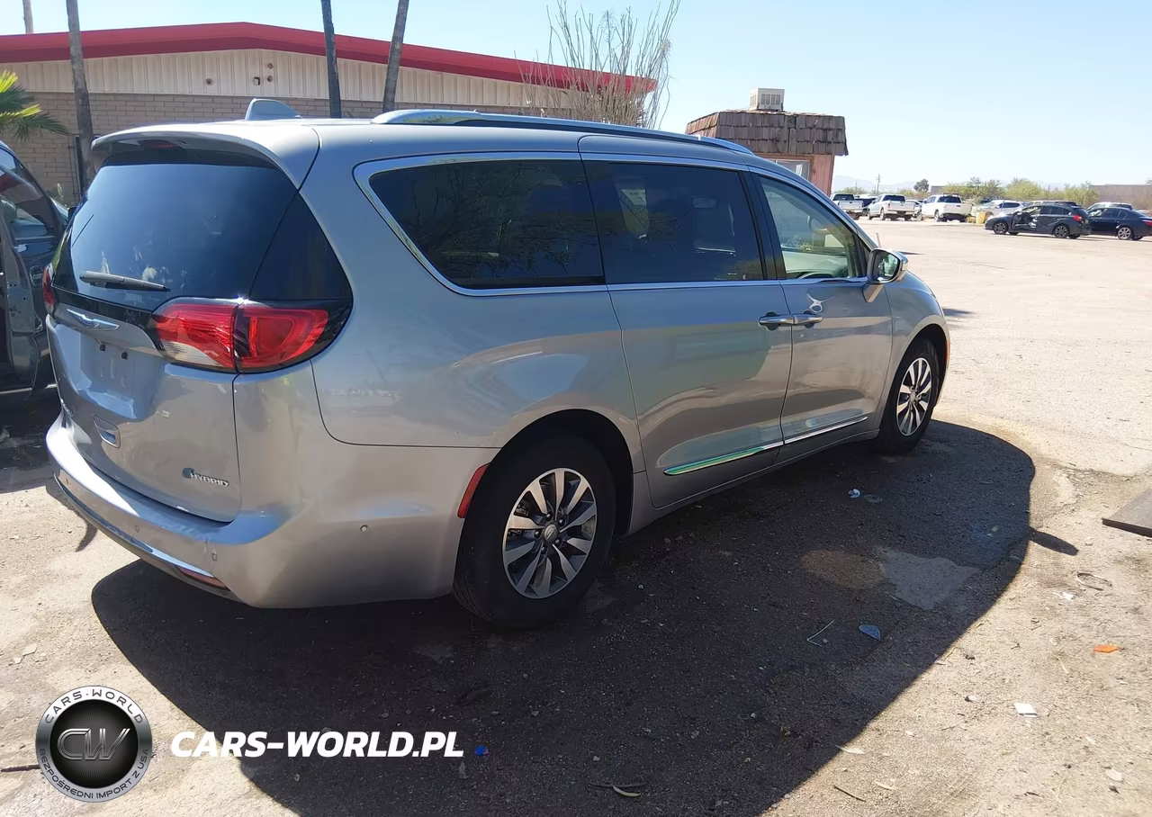 2020 Chrysler Pacifica Hybrid Limited VIN:2C4RC1N76LR113648 - 4